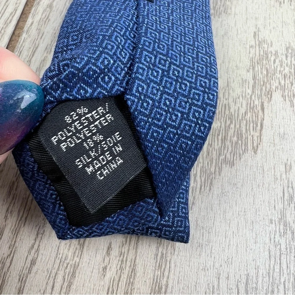 579 - Calvin Klein Tie 400 Blue Square CK21100076 Silk Blend MSRP $69.50